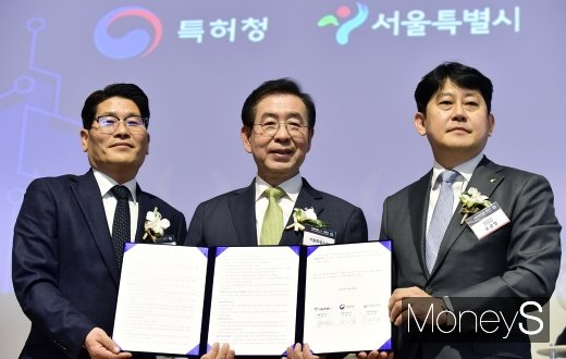 ▲ 천세창 특허청 차장, 박원순 서울특별시 시장, 유광열  감융감독원 수석부원장.