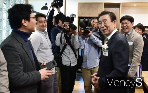[머니S포토] 박원순 시장, 서울핀테크랩 입주사 직원들과의 대화