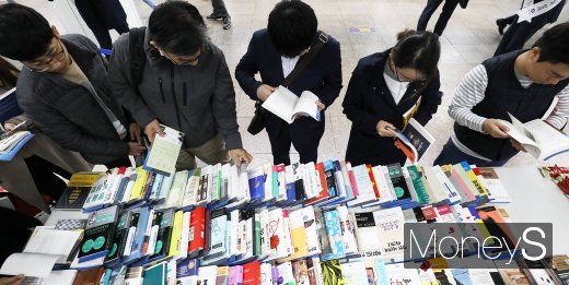[머니S포토] 서울교통공사·교보문고의 북모닝 행사 '북적'