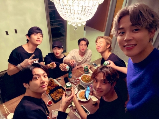 방탄 뒤풀이. /사진=방탄소년단 공식 트위터 캡처   
