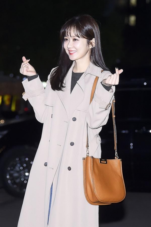 [★패션] 장나라, 극강의 청순美 트렌치코트 룩