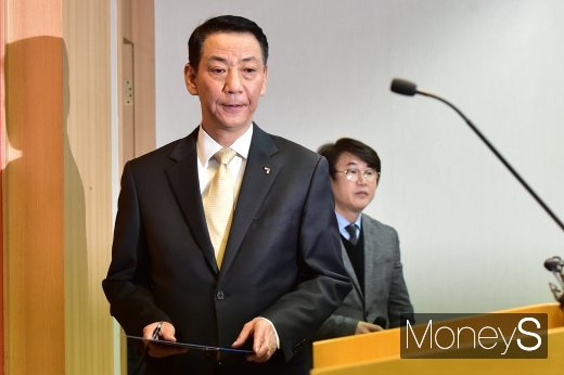 [머니S포토] 직원 폭언 갑질 논란 금투협회장 긴급 기자회견