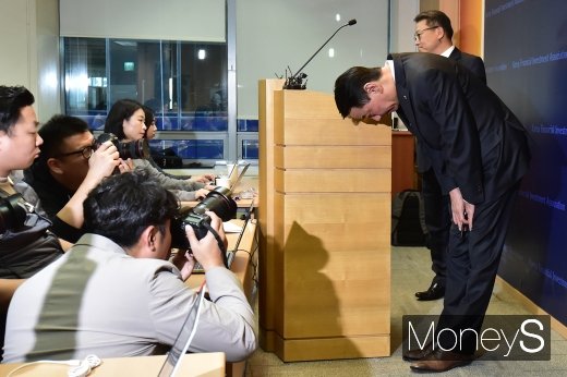 권용원 금융투자협회 회장은 30일 서울 여의도 금융투자협회에서 기자회견을 열고 자신의 거취에 대해 입장을 표명했다. /사진=임한별 기자