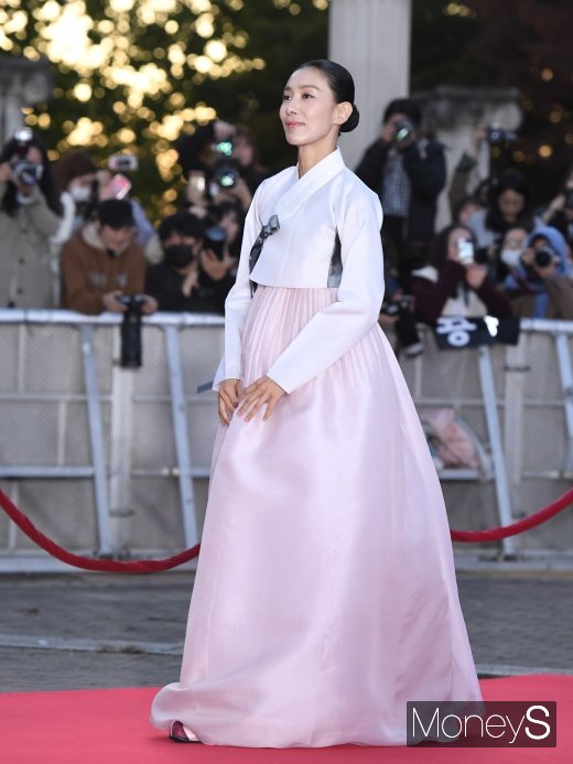 [머니S포토] 김서형, 우아한 한복 자태