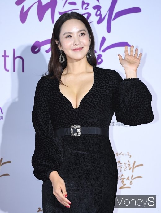 [머니S포토] 박지윤 '볼륨 몸매 뽐내며'