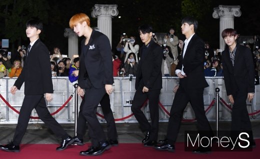 [머니S포토] 몬스타엑스, 레드카펫을 빛내는 짐승돌