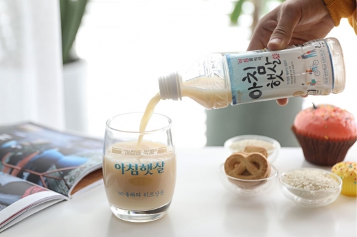 할머니 찬장 속 그 컵… 웅진식품, '아침햇살 빈티지 컵' 세트 재출시