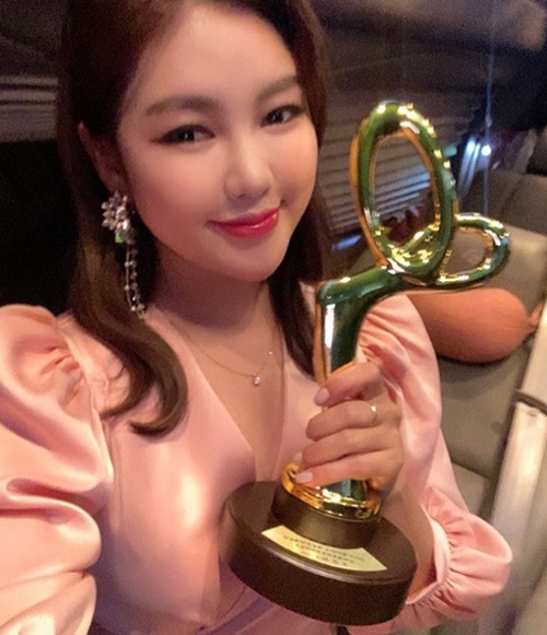 송가인 장관표창. /사진=송가인 인스타그램