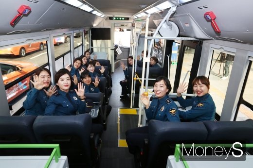 [머니S포토] 달라진 경찰 기동대 버스, 수소전기버스로 교체