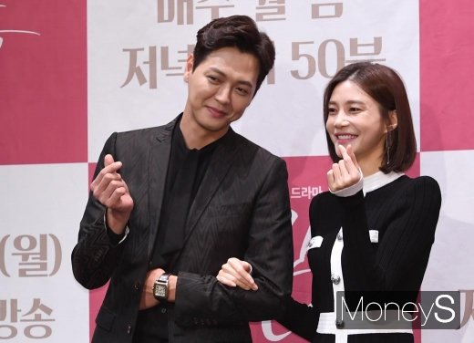 [머니S포토] 김흥수·차예련, 우아한 하트