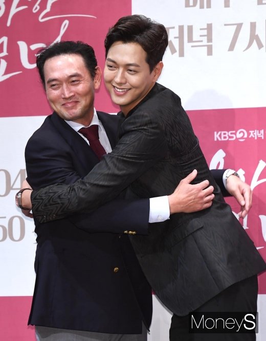 [머니S포토] 김명수·김흥수 '우리는 부자지간'