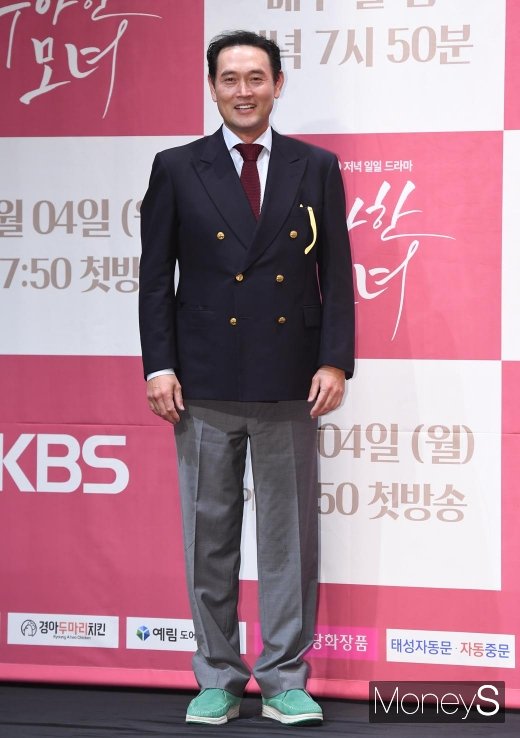 [머니S포토] 김명수, 젊은 느낌 스타일링