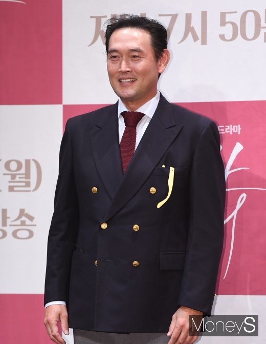 [머니S포토] '우아한 모녀' 김명수, 부드러운 미소