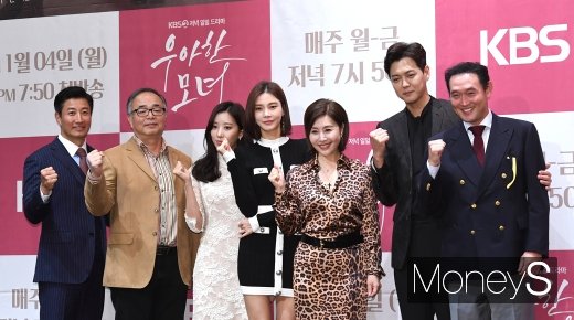 [머니S포토] 이훈·어수선·오채이·차예련·최명길·김흥수·김명수 '우아한 모녀 파이팅!'