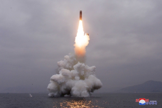 북한이 지난 2일 쏘아올린 것으로 추정되는 잠수함발사탄도탄미사일(SLBM). /사진=로이터(조선중앙통신 인용)