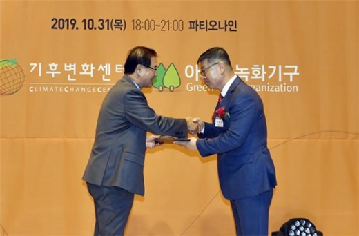 기아자동차가 '기후변화 그랜드리더스어워드'를 지난달 31일 수상했다./사진=기아차