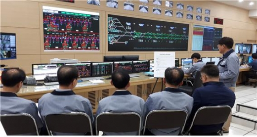 개통 한 달을 맞이한 김포 도시철도의 평일 하루 최대 평균 수송인원은 5만 8000명, 가장 많은 사람들이 이용한 역은 김포공항역(일평균 2만 명)인 것으로 나타났다. / 사진제공=김포시