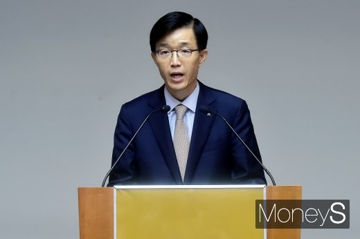 방문규 신임 한국수출입은행장은 1일 오전 서울 여의도 수은 본점에서 취임식을 열고 취임사를 발표하고 있다./사진=임한별 기자 