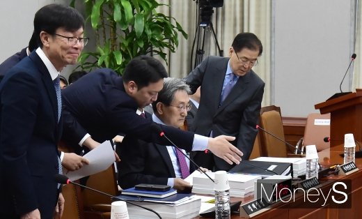 [머니S포토] 한자리에 모인 청와대 주요 3인방
