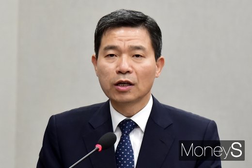 [머니S포토] 업무현황 보고하는 신용욱 경호처 차장
