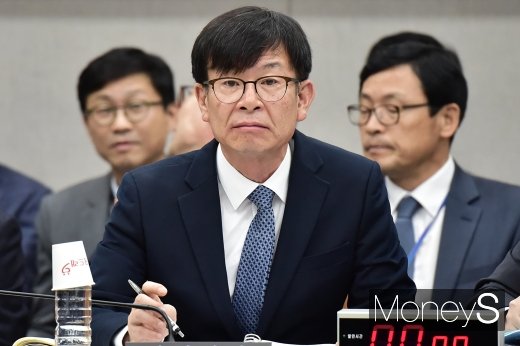 [머니S포토] 국회 운영위 김상조, 
