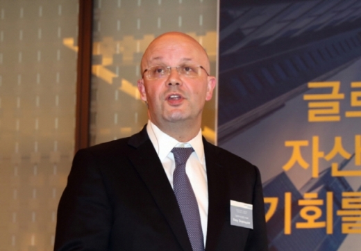 지난달 30일 서울 중구 웨스틴 조선호텔에서 열린 글로벌에셋컨퍼런스2019에서 대니 듀파스키에 SC그룹 투자상품팀 총괄 대표가 기조 연설을 하고 있다./사진=SC제일은행
