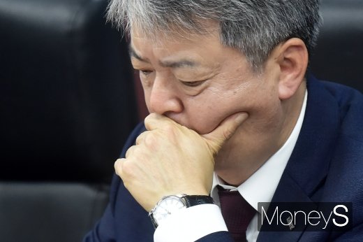 [머니S포토] 수출상황점검 점검회의 참석한 이인호 무보 사장