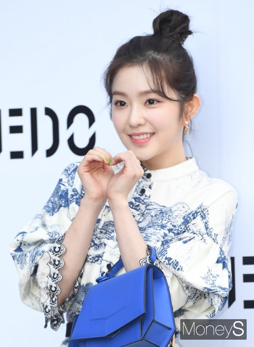 [머니S포토] 레드벨벳 아이린 '내 마음을 받아줘'