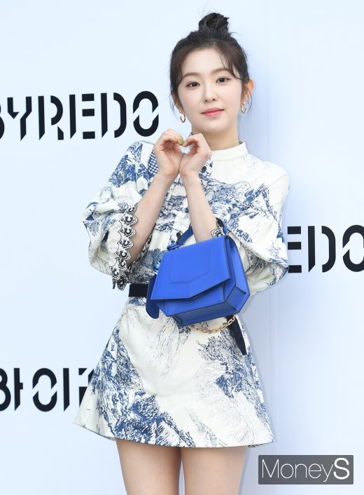 [머니S포토] 레드벨벳 아이린 '예쁜 하트 발사'