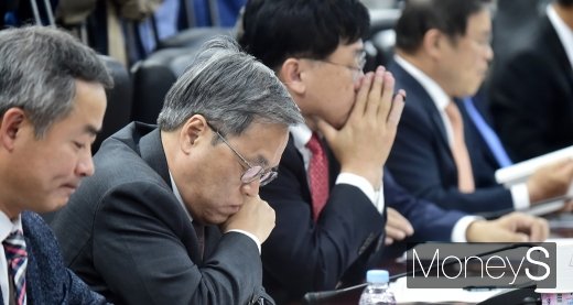 [머니S포토] 무거운 공기 감도는 수출상황 점검회의