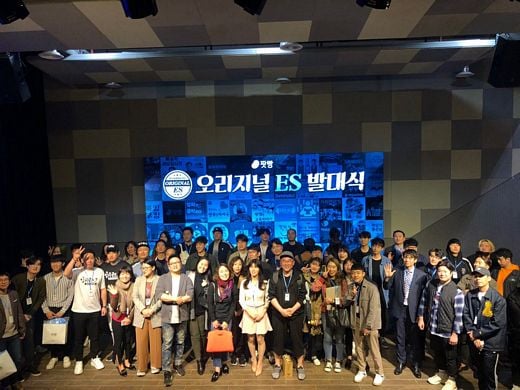 ▲ 지난 10월 16일 홍대 서교동 팟빵홀에서 개최된 오리지널ES 발대식. 100여 명의 크리에이터가 참석했다. 팟빵은 이날 새롭게 적용될 애플리케이션 메인화면 개편 시안을 최초 공개하기도 했다. (팟빵 제공)