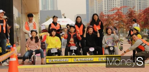 [머니S포토] 스트라이더컵 '챔피언, 엄마 잘 봐요'