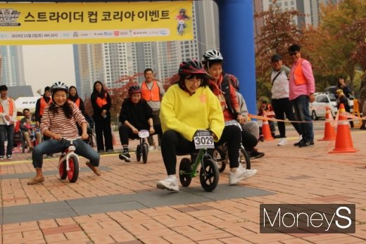 [머니S포토] '씽씽' 스트라이더컵 '엄마, 파이팅!'