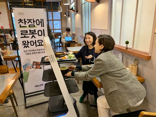 풀무원푸드앤컬처, 외식매장에 자율주행 '서빙로봇 딜리' 도입