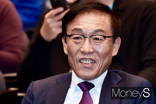 [머니S포토] 삼성 AI포럼 참석한 김기남 부회장
