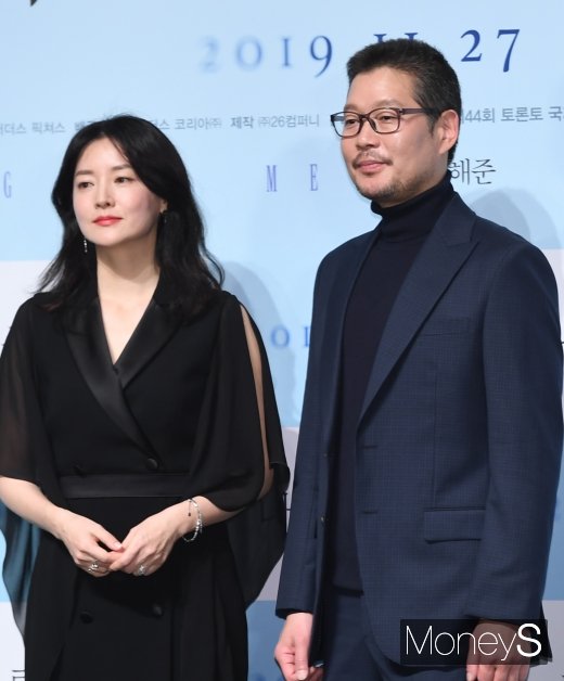 [머니S포토] 이영애·유재명 '선배와 후배사이'