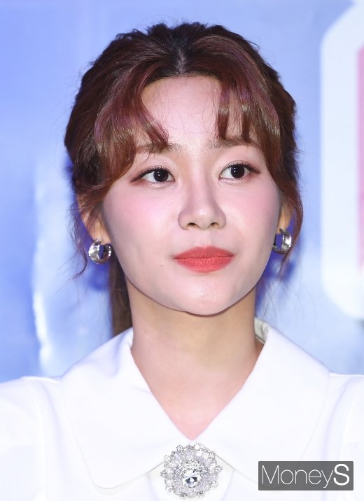 [머니S포토] AOA 유나 '얼굴에 묻은 예쁨'