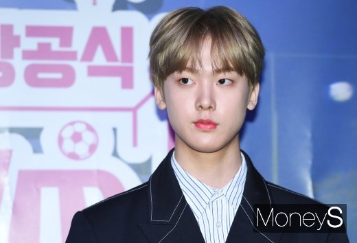 [머니S포토] 아스트로 윤산하 '순정남 눈빛'