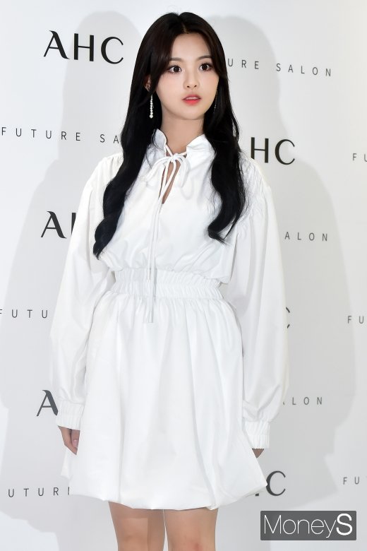 [머니S포토] 양초월, '순백의 미' 시선몰입