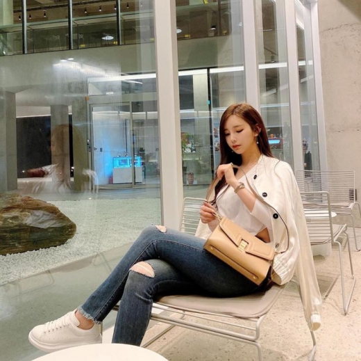 웹툰 '여신강림' 야옹이 작가. /사진=야옹이 작가 인스타그램 캡처