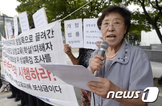 전영순 당시 삼청교육대 인권운동연합 대표가 지난 2014년 8월18일 서울 여의도 국회 맞은 편에서 삼청교육대 피해자 명예회복 및 보상을 요구하고 있다. /사진=뉴스1 DB
