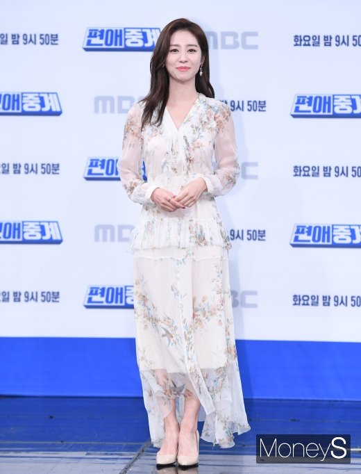 [머니S포토] 박연경, 아른다운 꽃무늬 원피스