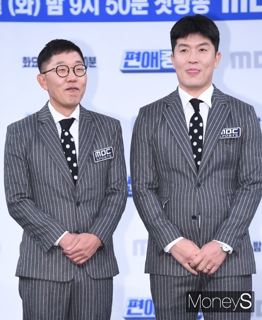 [머니S포토] 김제동·김병헌 '공손하게'