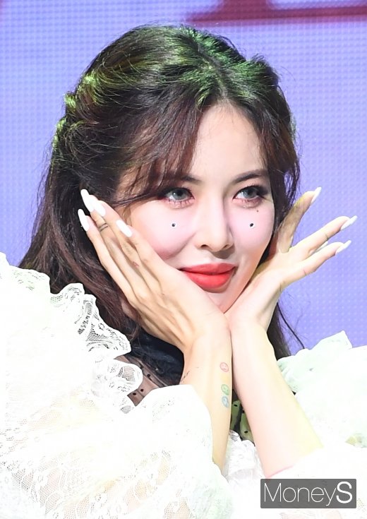 [머니S포토] 현아 '활짝 핀 꽃미모'