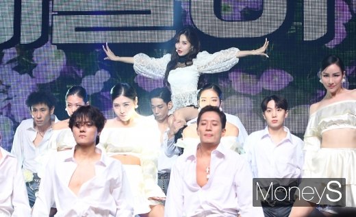 [머니S포토] 현아, 2년만에 화려한 컴백