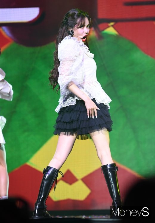 [머니S포토] 현아 '시선 잡는 섹시 뒤태'