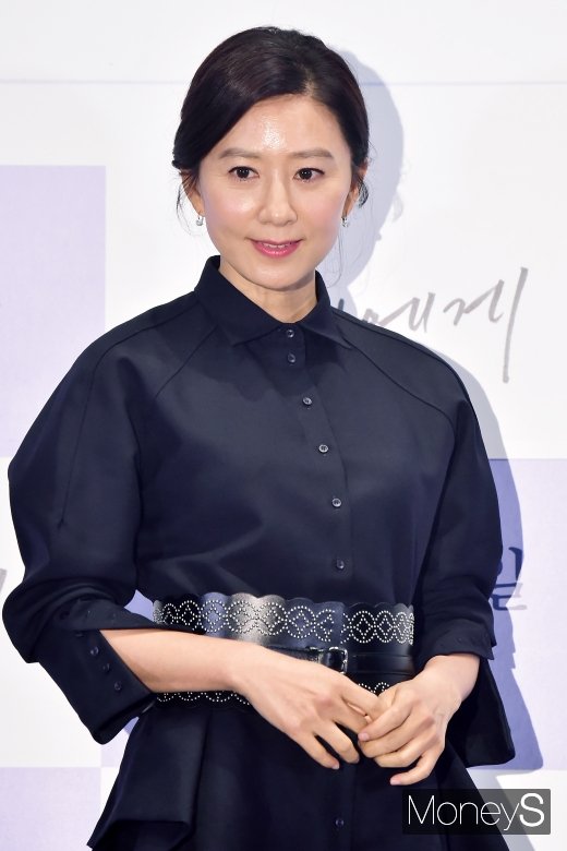 [머니S포토] 김희애, '방부제 미모 여전하네'