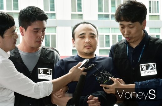 '한강 몸통 시신' 피의자 장대호(오른쪽 두번째). /사진=임한별 기자