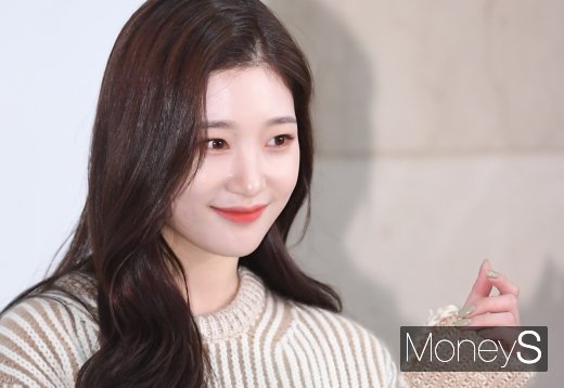 [머니S포토] 다이아 정채연 '미모만큼 예쁜 하트~'
