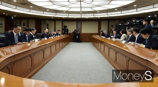 [머니S포토] 경제활력대책회의 주재하는 홍남기 부총리
